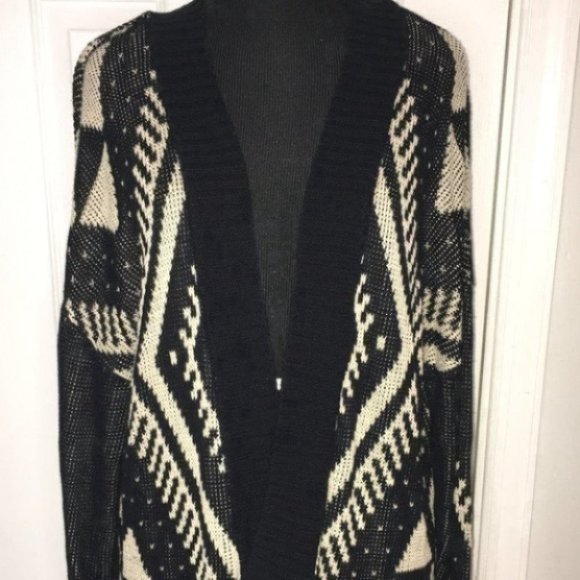 Blu Pepper Graphic Print Knit Sweater - Picture 2 of 12